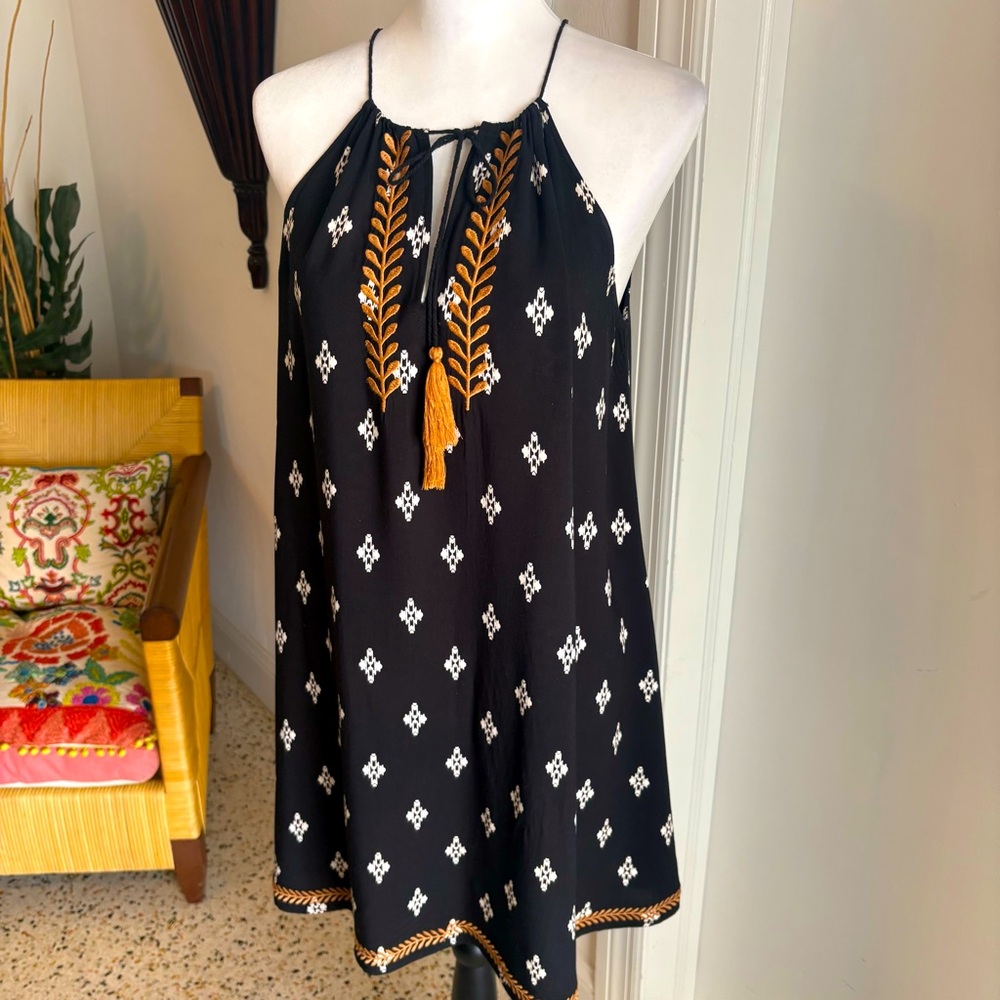 THML Black & White Print Embroidered Sun Dress! Excellent condition! Size Large